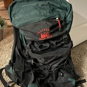 REI internal frame Green & Black Backpack, TRAVERSE rising STAR, Hiking 40-54L